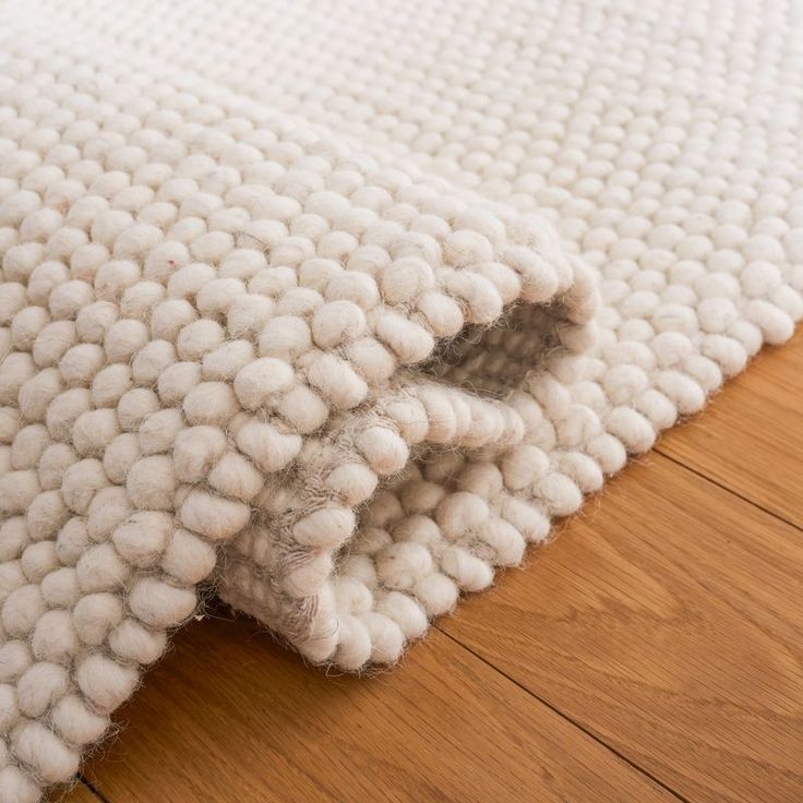 Flat Weave Rugs for Homes with Clean and Simple Interiors